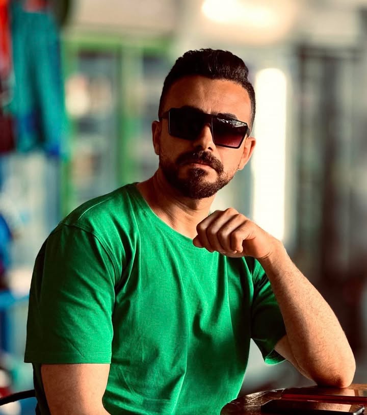 عمر إبراهيم محمود – فنان تشكيلي مصري يسطع عالميًا